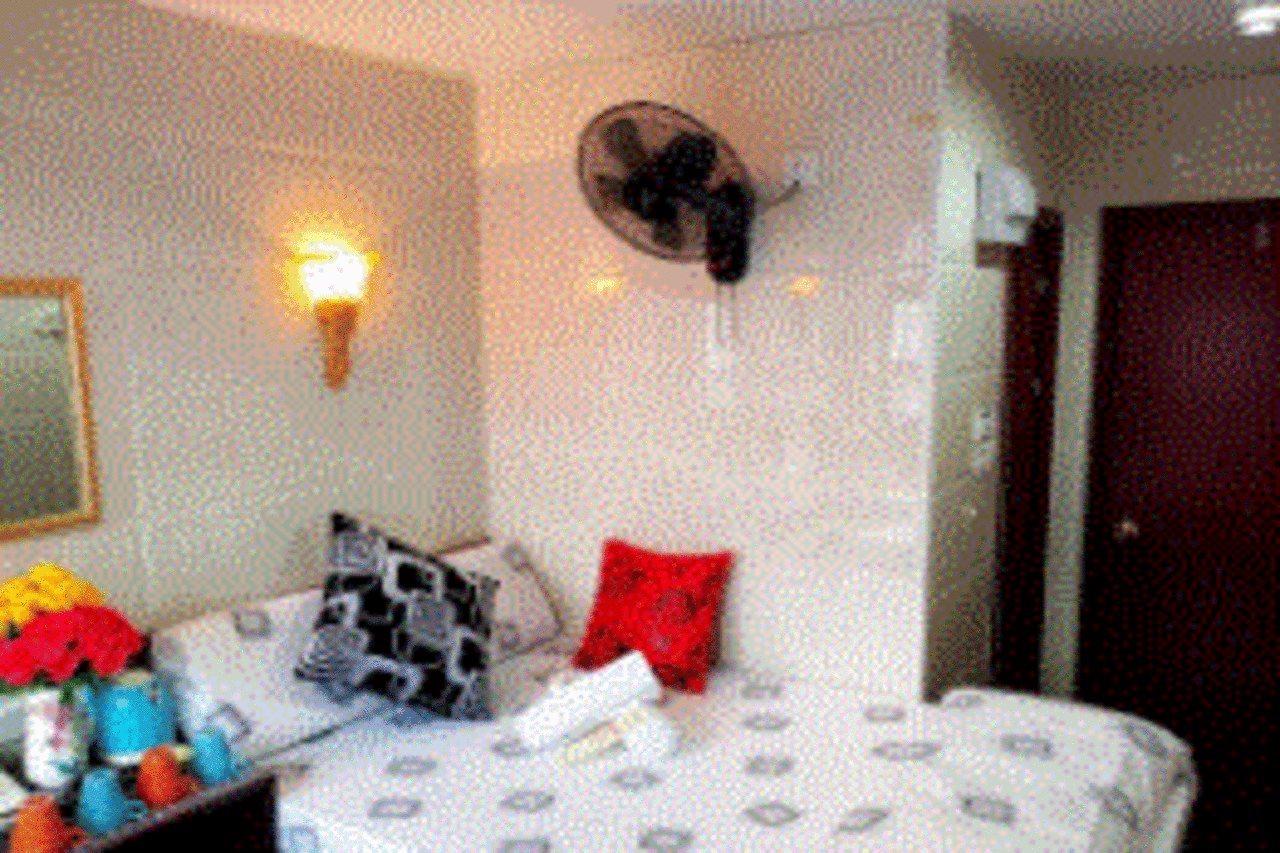 Days Hostel Block D Hong Kong Bagian luar foto