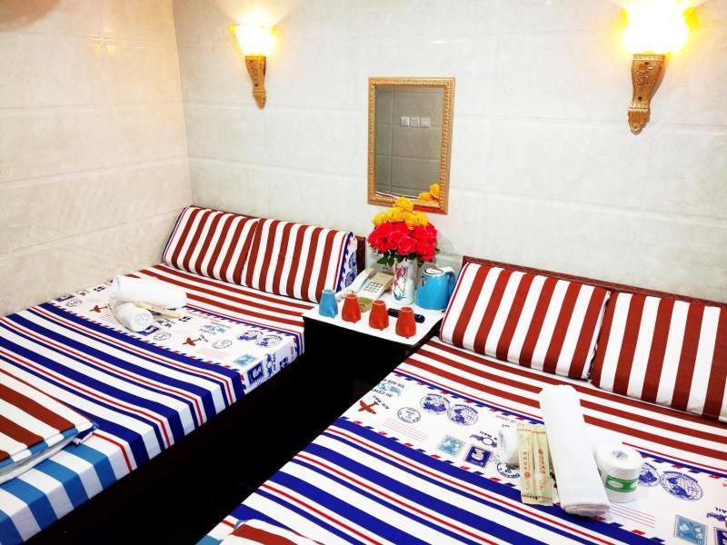 Days Hostel Block D Hong Kong Bagian luar foto