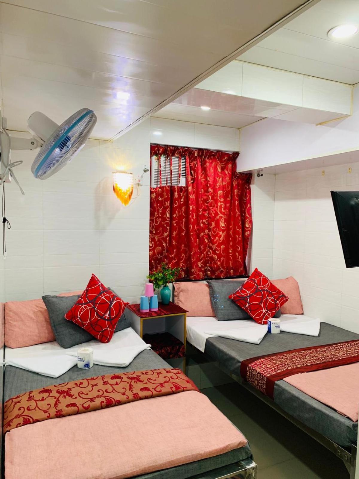Days Hostel Block D Hong Kong Bagian luar foto